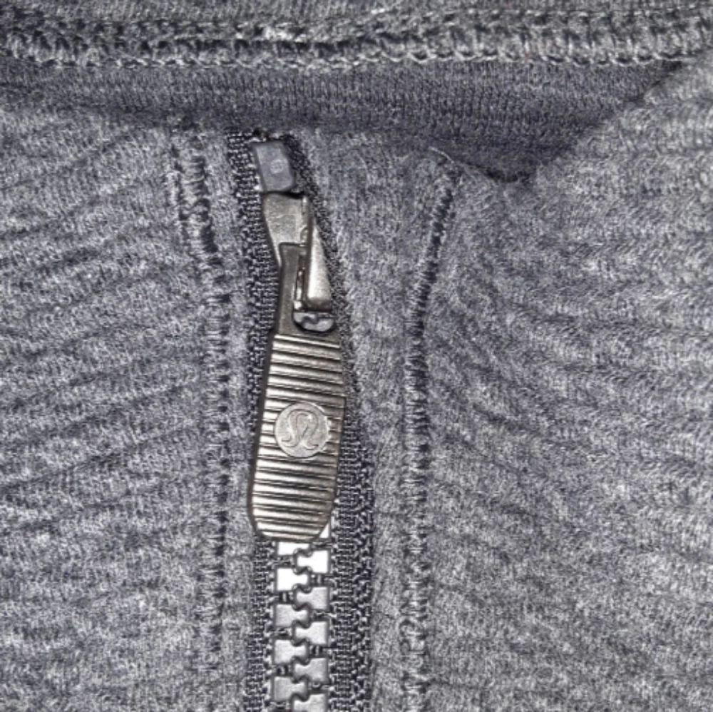 Lululemon Jacket 🖤🩶 - Picture 7 of 10